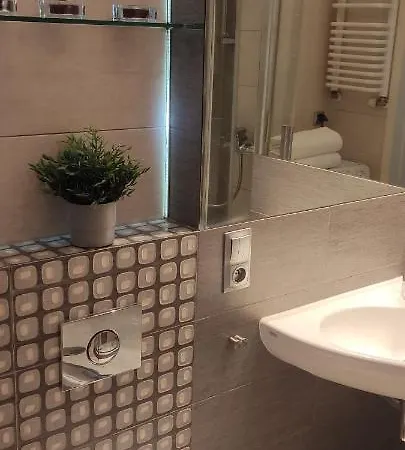 Be My Guest - Krucza Elegant - Rondo De Gaulle'a Center Of Metro Wi-fi Breakfast Apartamento *