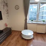 Be My Guest - Krucza Elegant - Rondo De Gaulle'a Center Of Metro Wi-fi Apartment