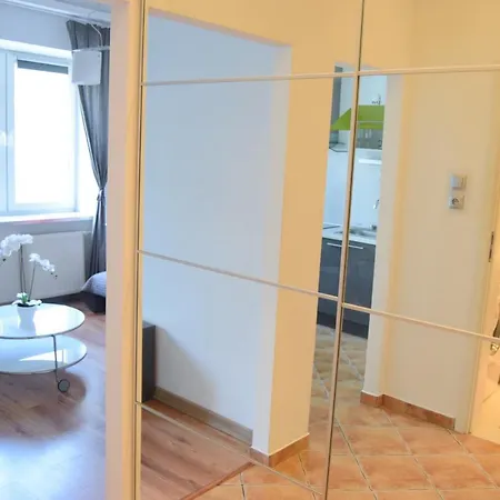 아파트 Be My Guest - Krucza Elegant - Rondo De Gaulle'a Center Of Metro Wi-fi 바르샤바